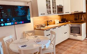 Lux House Next To The Airport Of Athens. Transport 24H